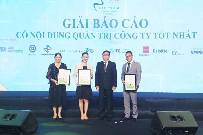 HSC là CTCK đạt giải cao nhất trong Bình chọn Top 50 Báo cáo Thường niên tốt nhất 2017
