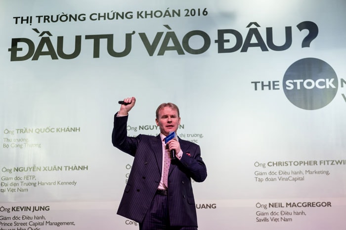 Ông Fiachra Mac Cana, Giám đốc điều hành, Trưởng bộ phận nghiên cứu HSC, thuyết trình tại Hội nghị Đầu tư 2015